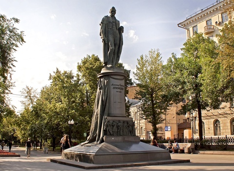 Памятник А. С. Грибоедову