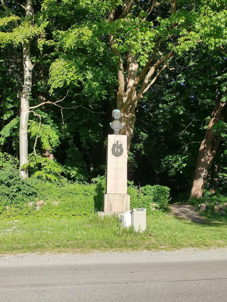 Spejlaksen i landskabet og røde læber