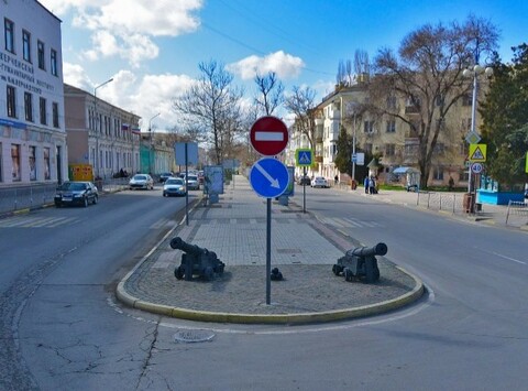 Перекресток ул. Пирогова, ул. Самойленко и ул. Ленина