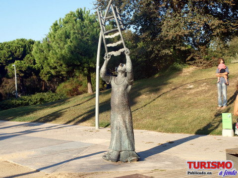 Monumento a Charlie Rivel