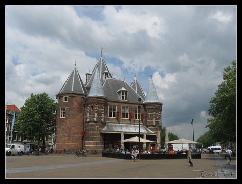 Nieuwmarkt closer to the killer