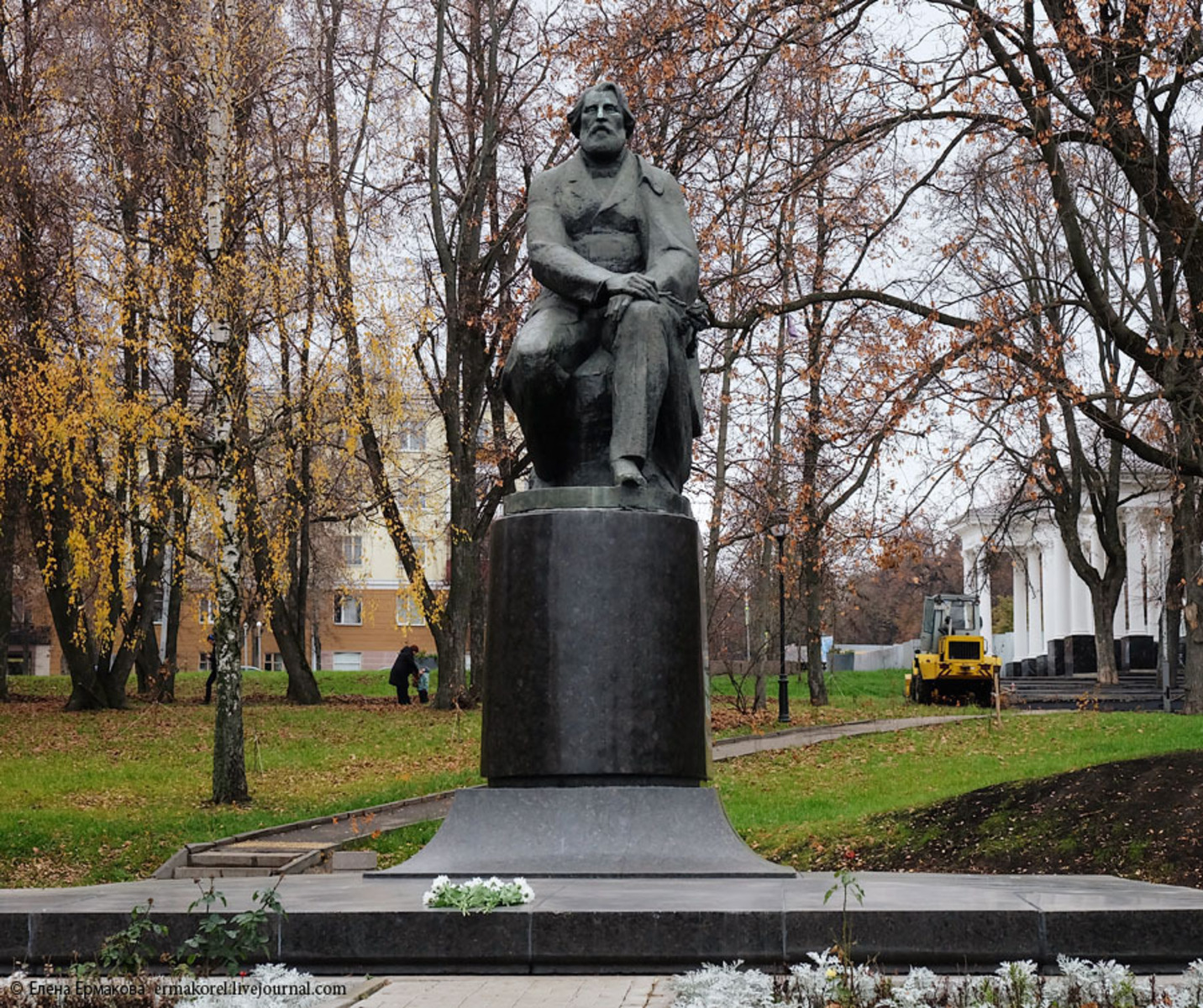 Памятник тургеневу