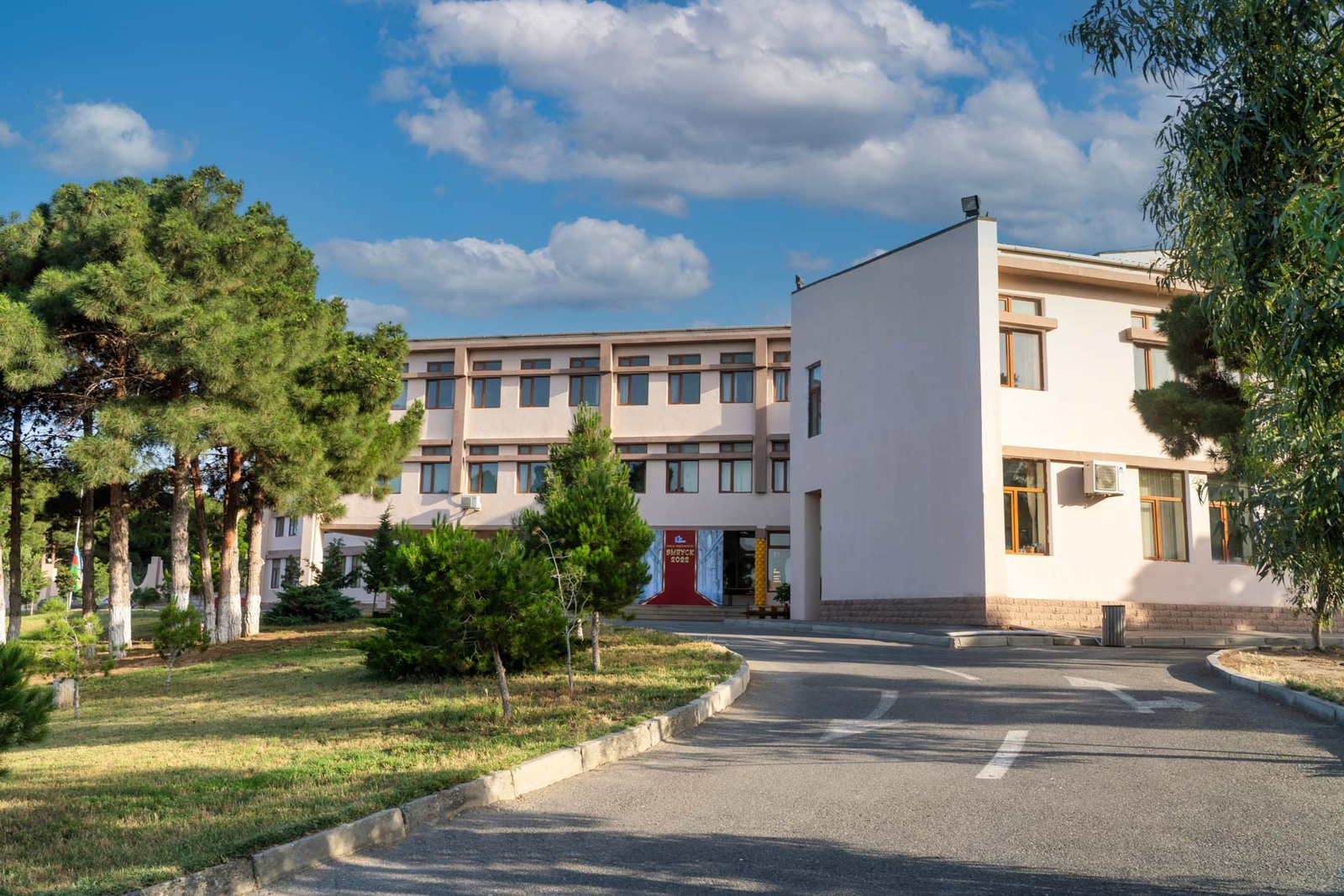 Chabad-or-Avner Education Complex