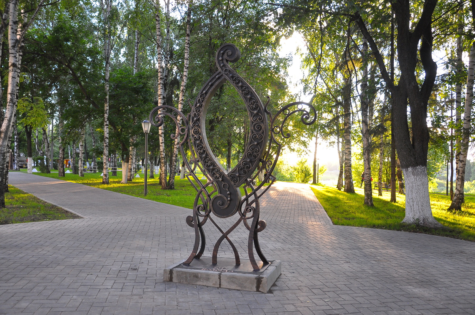 Памятник букве «О» (в сквере у Кремлёвской площади)