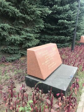 Мемориальная плита участникам Белорусской операции и Ясско-Кишенёвской операции.