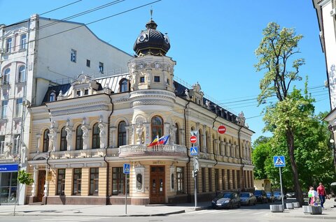 Near Bratsky Pereulok Stop