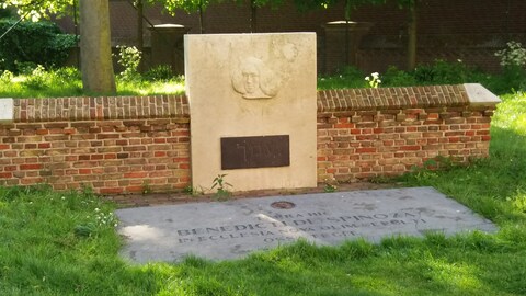 Grafmonument van Spinoza