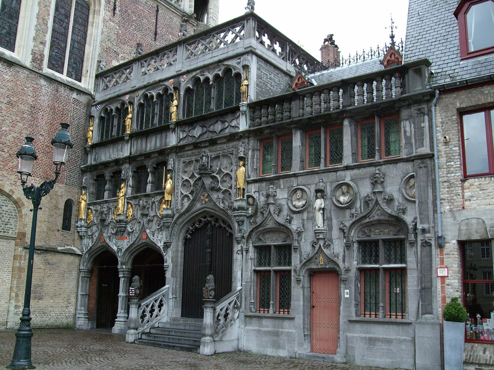 La basilique médiévale du Saint-Sang