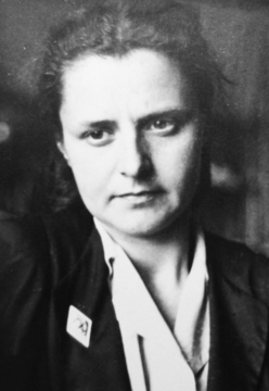 Варвара Владимировна Лыгина – в 1941году – студентка III курса геолого-почвенного факультета ЛГУ, в дальнейшем – преподаватель кафедры петрографии (1921-2008)