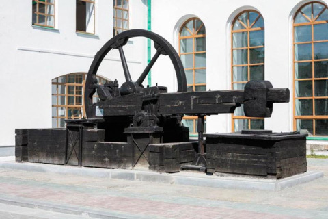 Выставка механизмов старинных металлургических заводов
