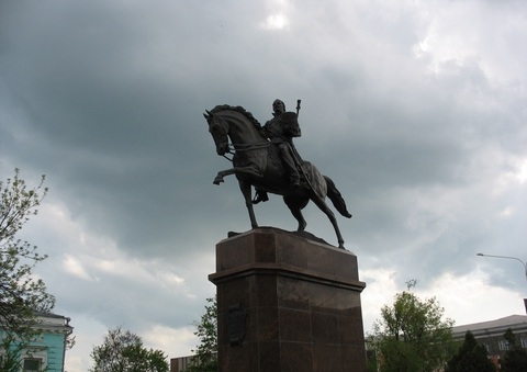 Памятники на Соборной площади