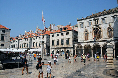 La Place de Luza