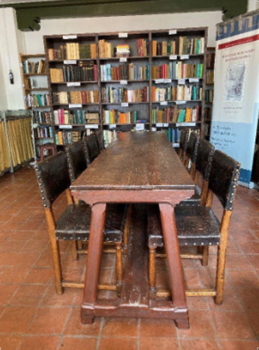Het Spinozahuis en het beeld van Spinoza