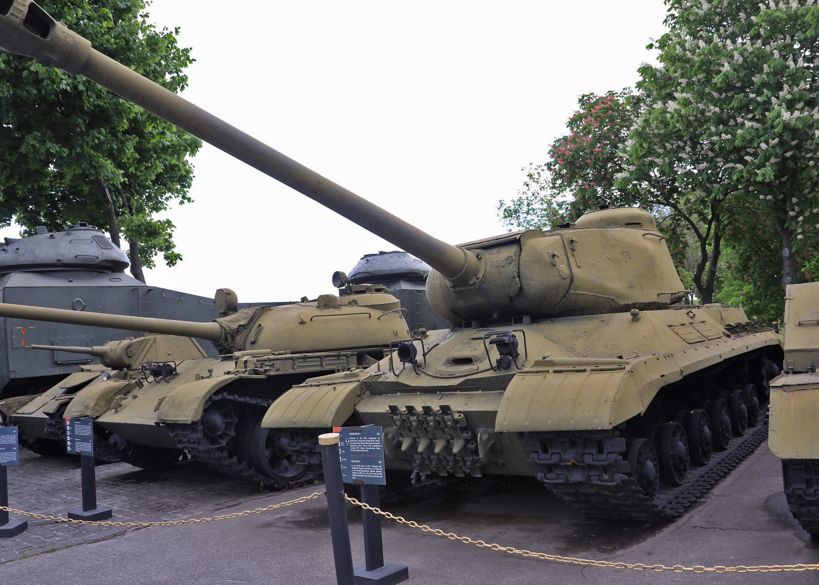 Важкий танк ЙС-2