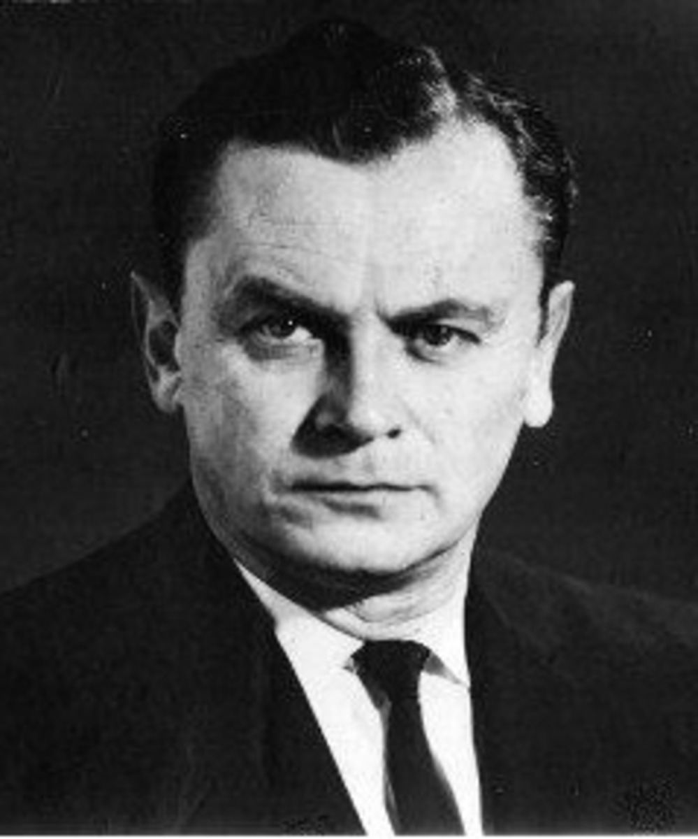 4. Олег Михайлович Белоцерковский