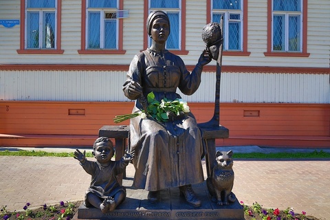 СКУЛЬПТУРНАЯ КОМПОЗИЦИЯ ПОСВЯЩЕННАЯ «РУССКИМ ЖЕНАМ-БЕРЕГИНЯМ СЕМЕЙНОГО ОЧАГА»
