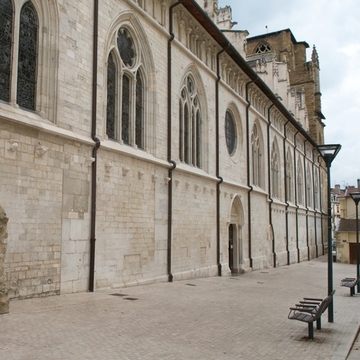 Place Saint-Paul - Façade Nord de la Cathédrale Saint-Maurice