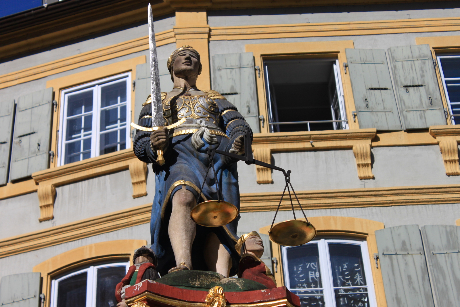 Der Gerechtigkeitsbrunnen (Fontaine de la Justice)
