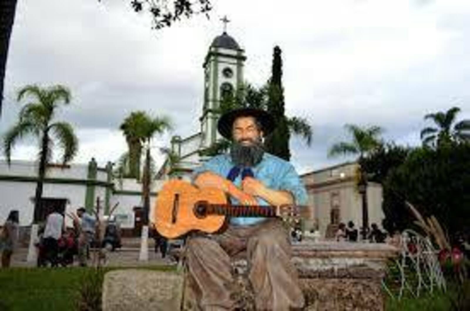 ESCULTURA JORGE CAFRUNE
