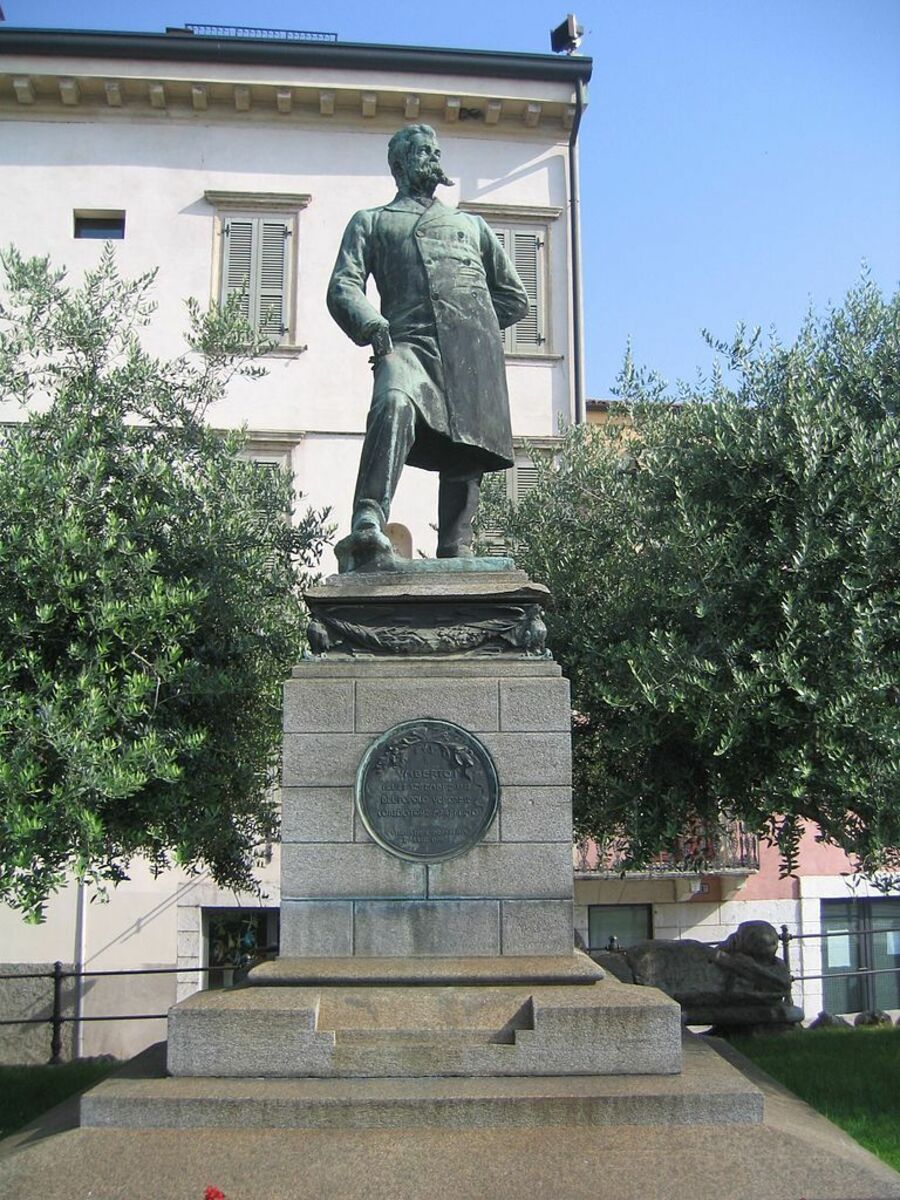 Памятник королю Умберто I
