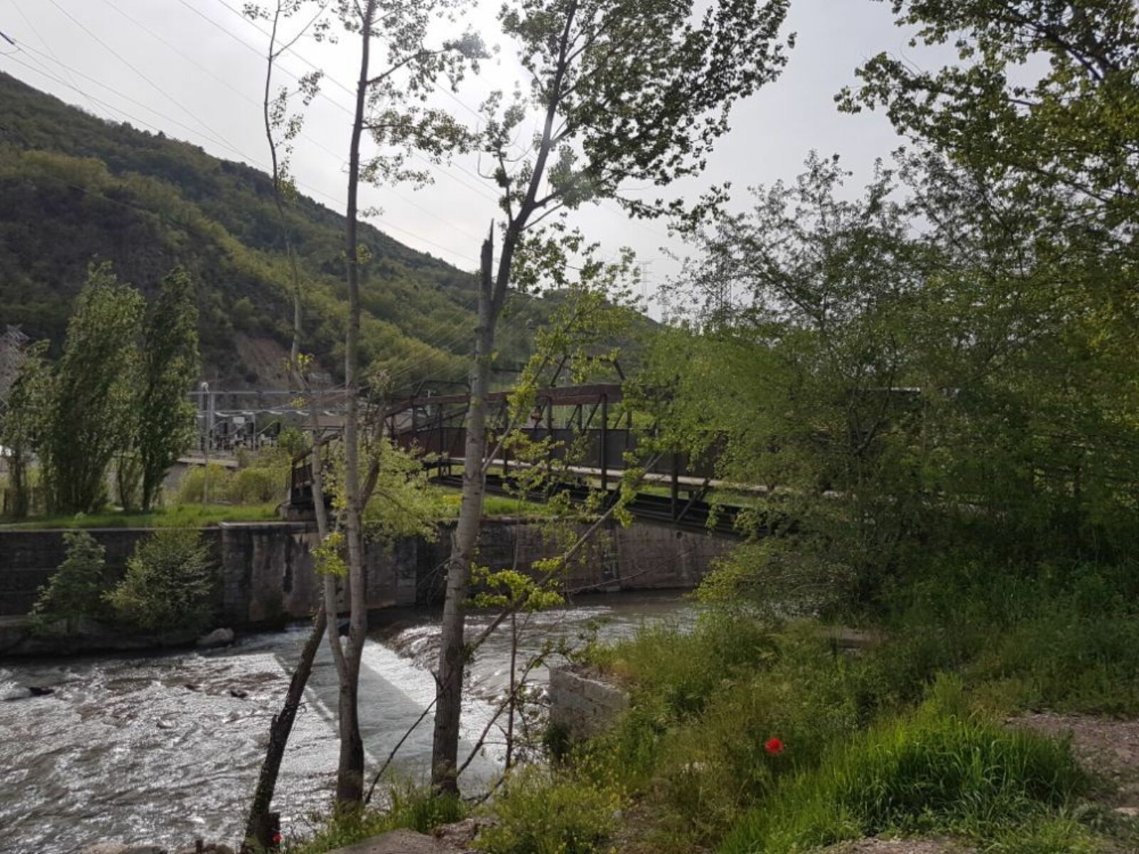 Puente de la central hidroeléctrica