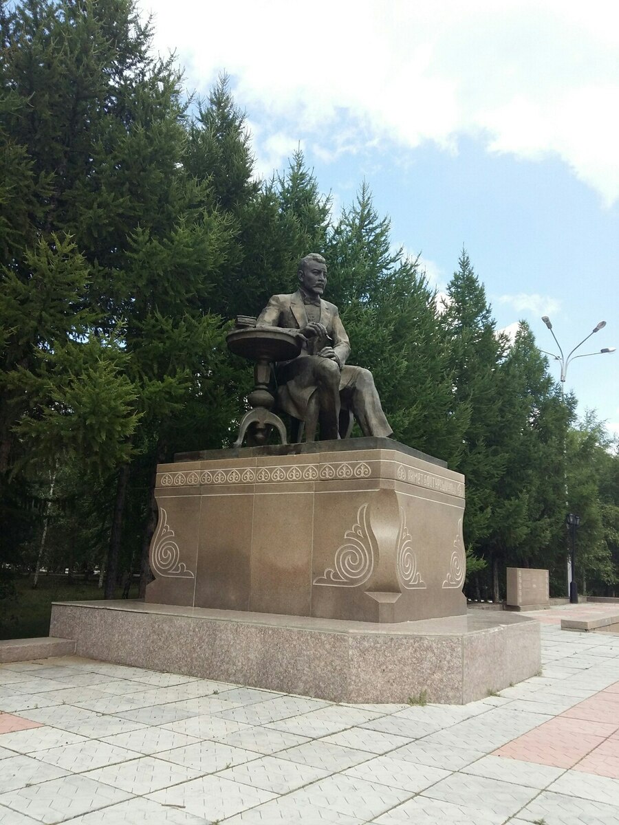 The monument as a statesman, scientist, Akhmet Baitursynov.