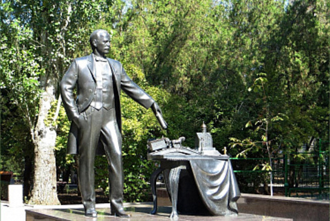 Памятник градоначальнику А.М. Байкову