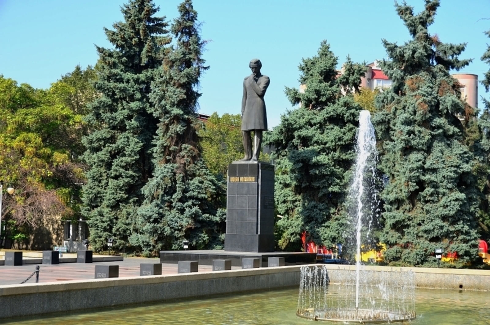 Памятник Шокану Валиханову