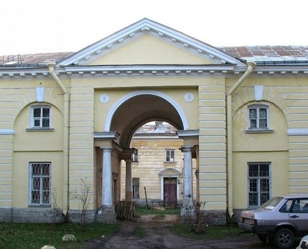 Дворцовые конюшни.