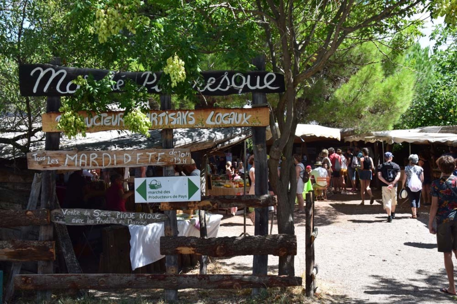 LE MARCHE PITTORESQUE DE CASTELNOU