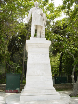 Памятник меценату Георгию Аверофф