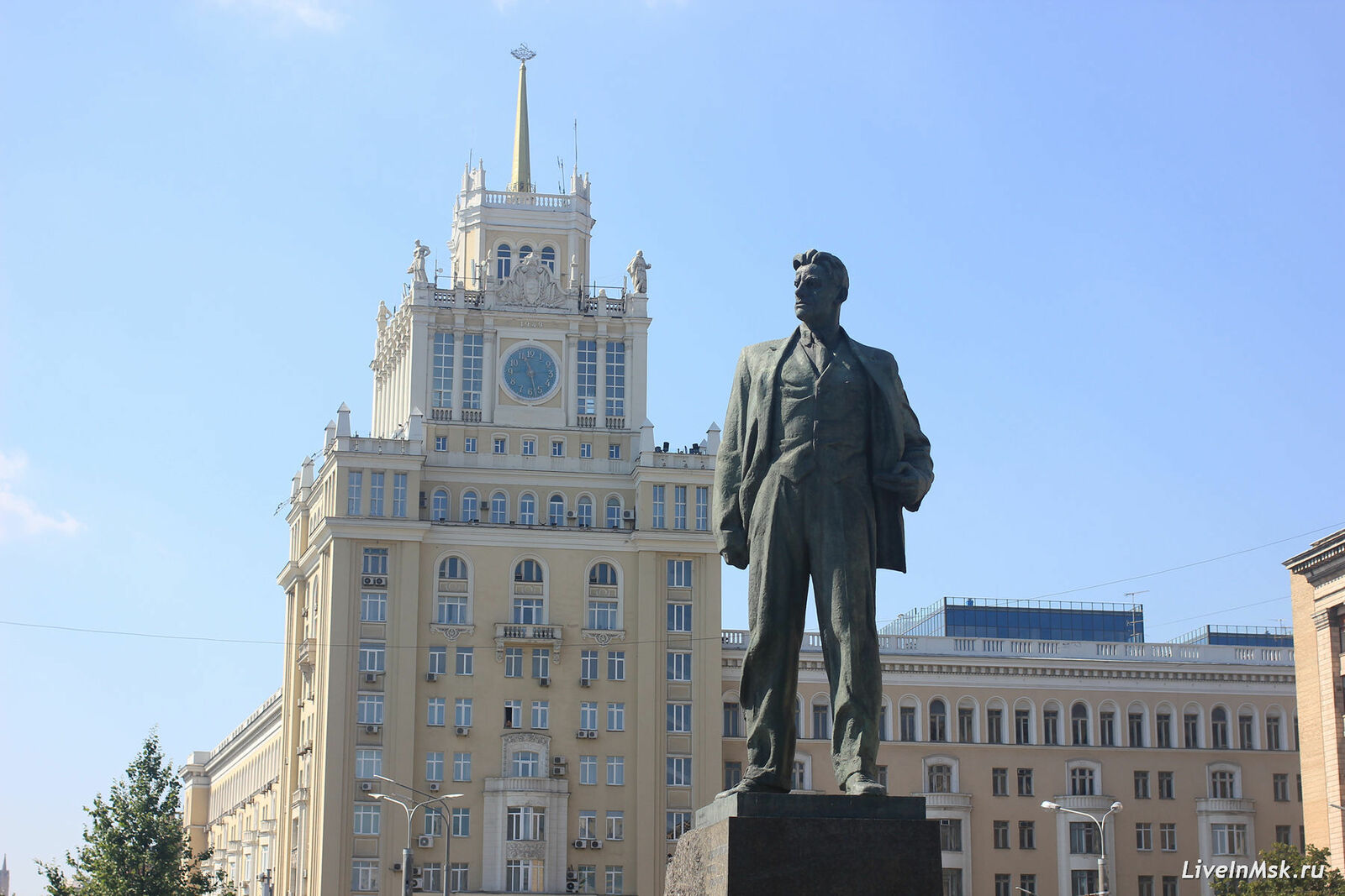 Памятник В.В Маяковскому