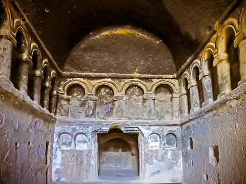 Замок Селиме (Selima Cathedral)