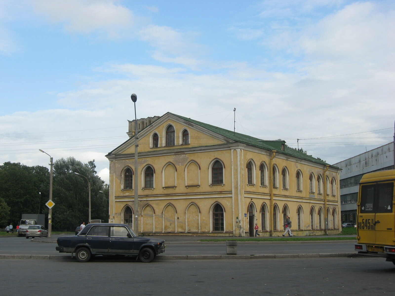 Готический дом