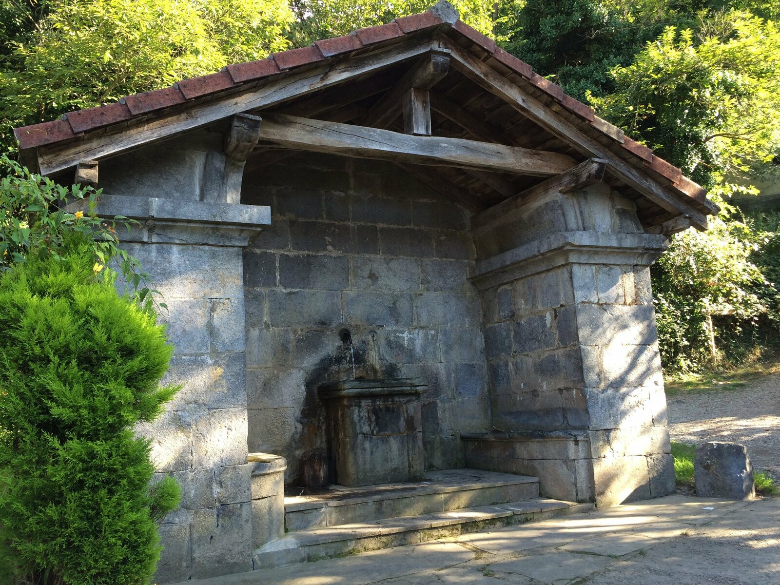 Fuente Itturri Zarrea / Antiguo Lavadero Ursuain